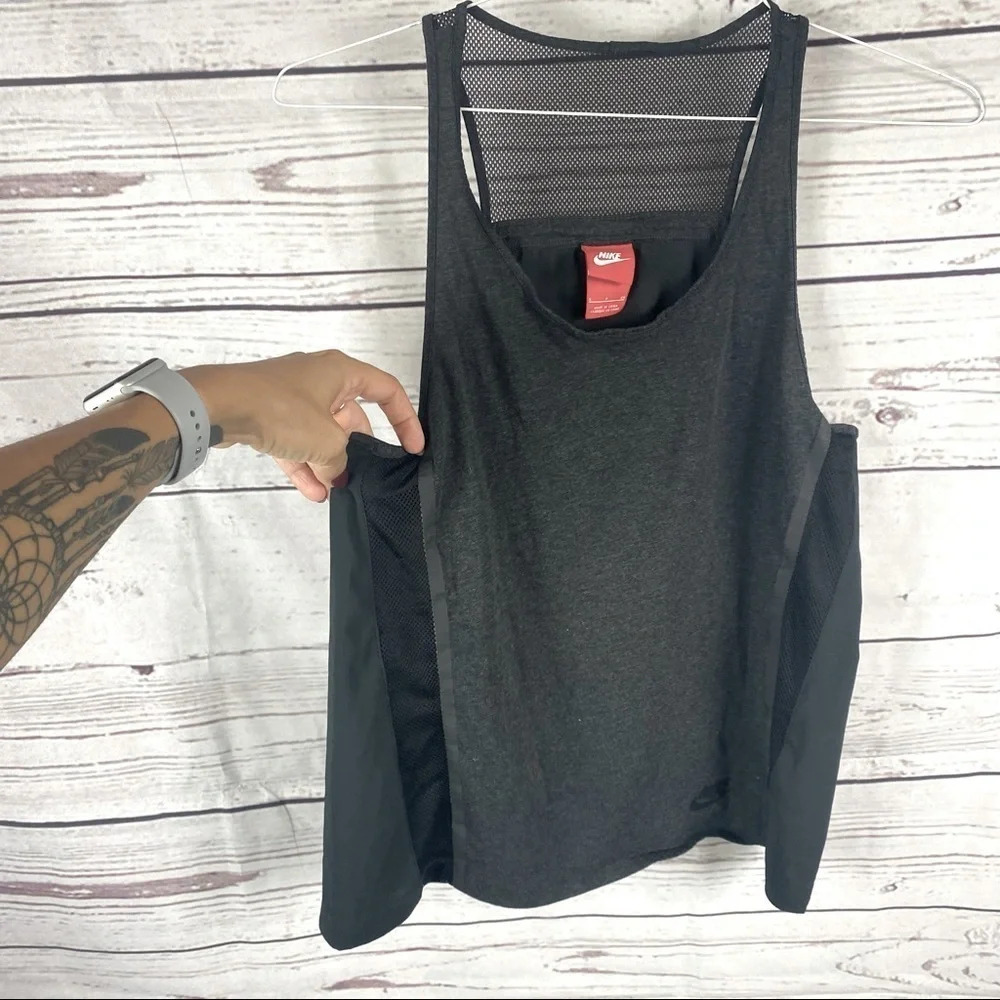 NIKE black and gray workout activewear tank top with adjustable back Sz S